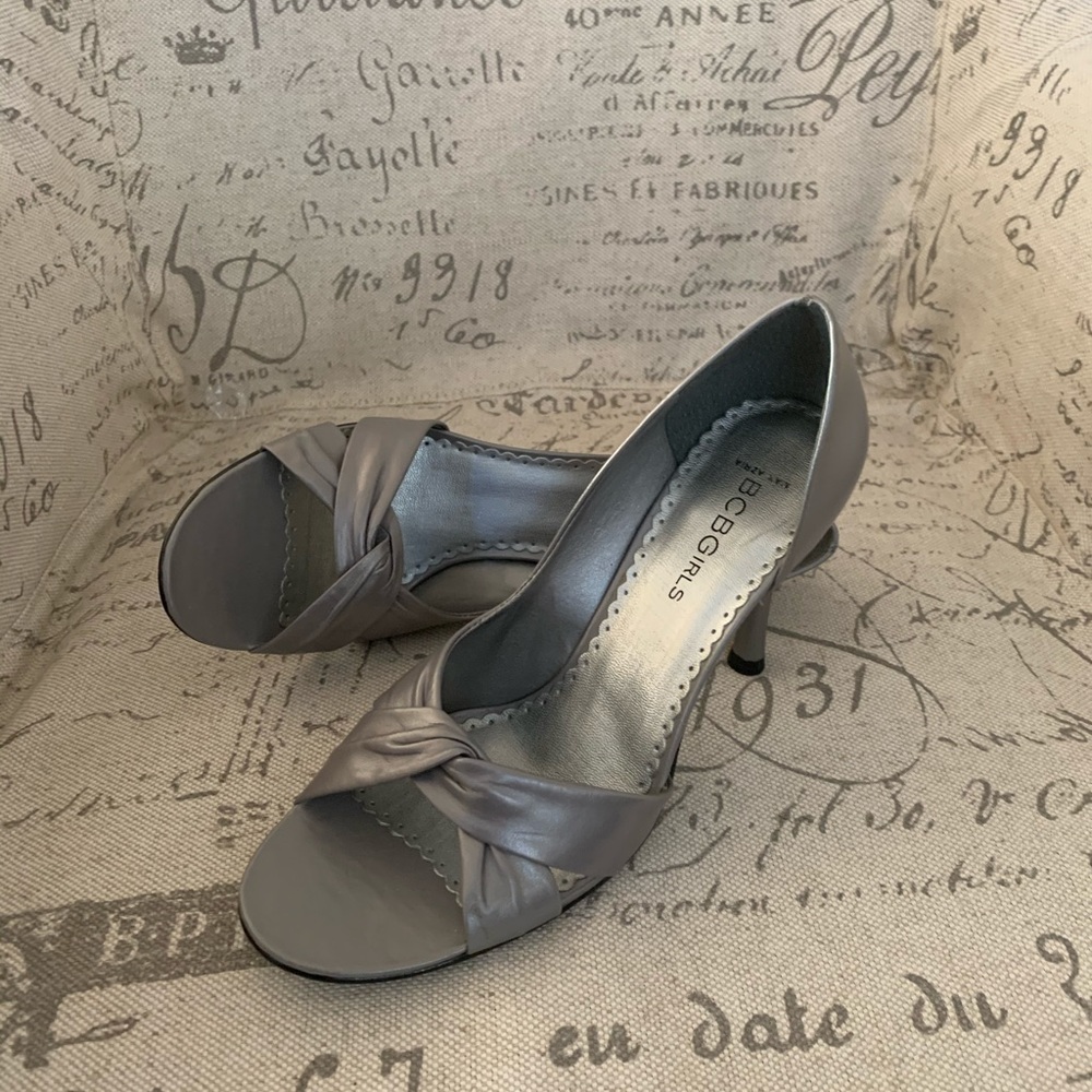 BCBG gray heels in EUC, like new!!